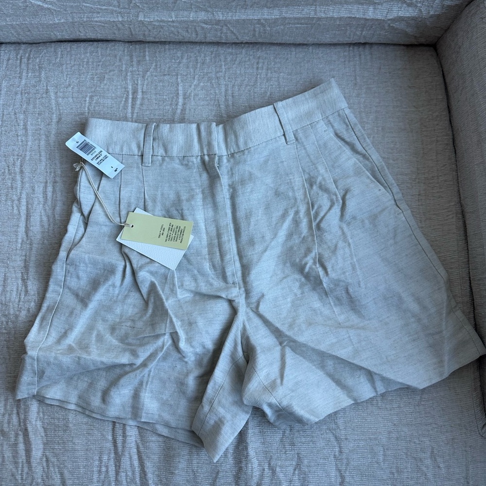 Aritzia linen shorts in size 6 (brand new with tags)